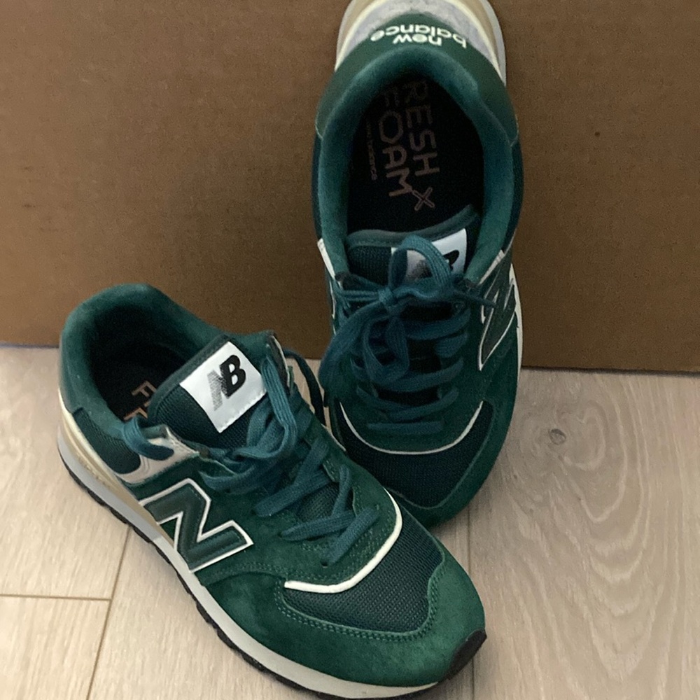New Balance 574 Forest Green and White Retro Suede Sneakers 👟 Men’s Size 8.5